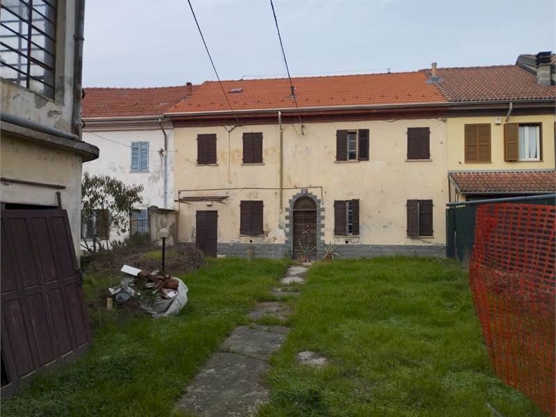 casa indipendente in vendita ad Alessandria in zona Castelceriolo