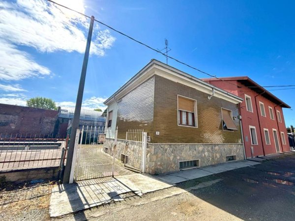 casa indipendente in vendita ad Alessandria in zona Il Cristo