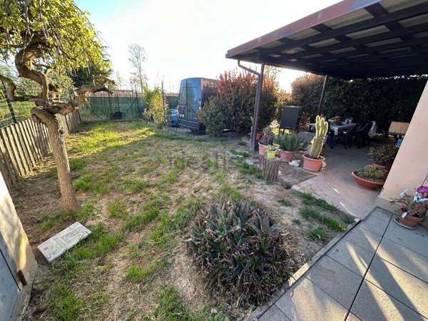 casa indipendente in vendita ad Alessandria in zona Villa del Foro