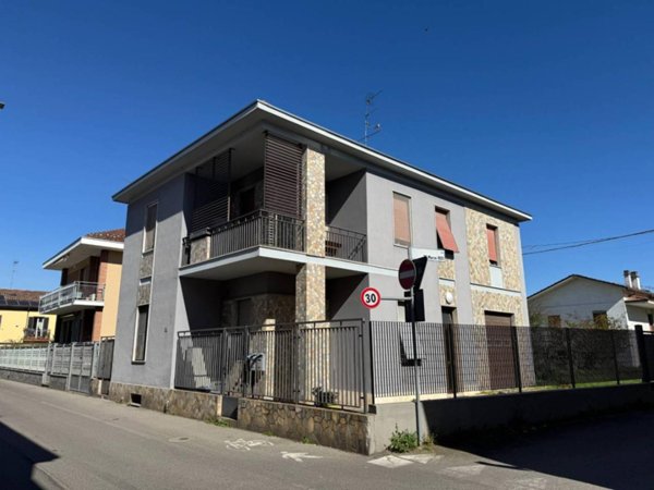 casa indipendente in vendita ad Alessandria in zona Orti