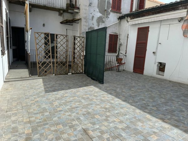 negozio in vendita ad Alessandria in zona Centro Città