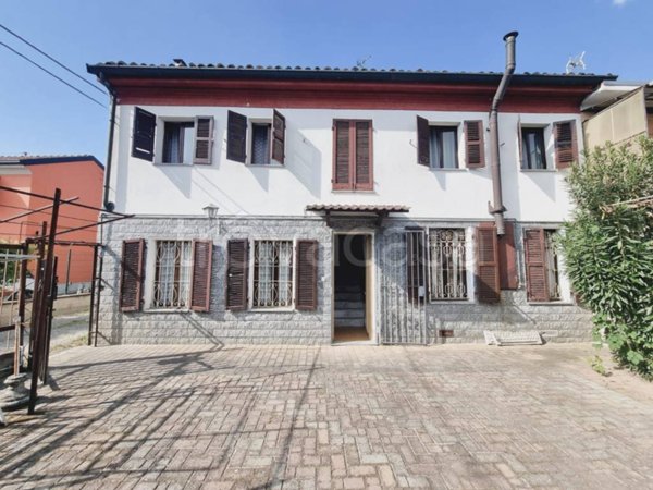 casa indipendente in vendita ad Alessandria in zona Cabanette