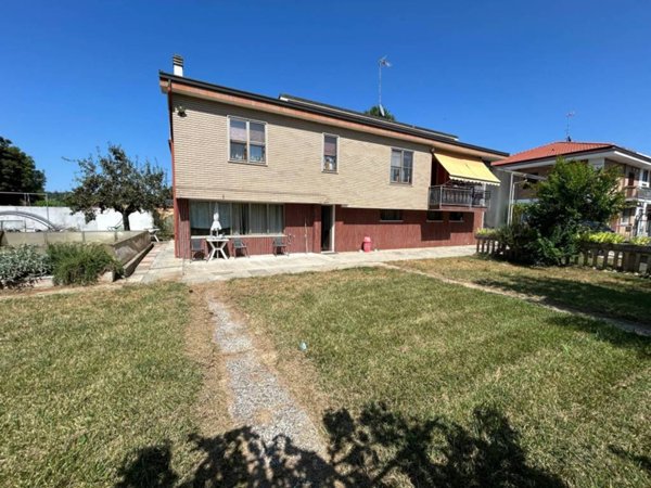 casa indipendente in vendita ad Alessandria in zona San Michele
