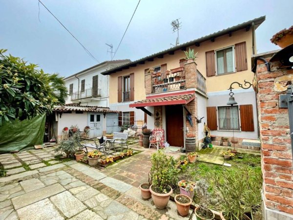 casa indipendente in vendita ad Alessandria in zona Casalbagliano