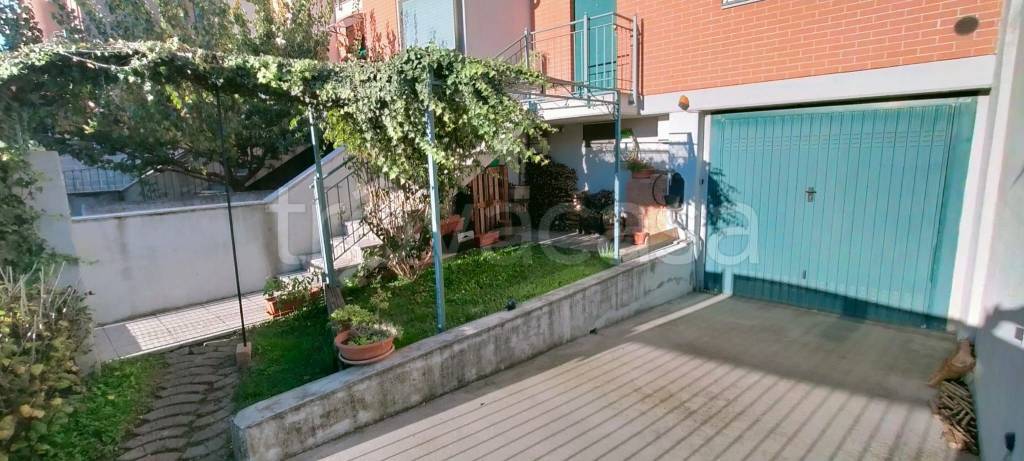 casa indipendente in vendita ad Alessandria in zona Il Cristo