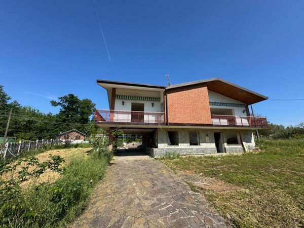 casa indipendente in vendita ad Alessandria in zona Valmadonna