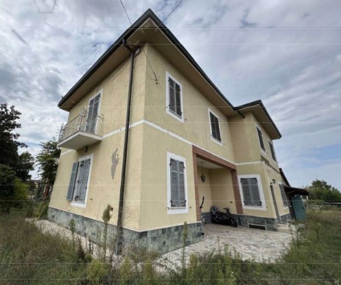 casa indipendente in vendita ad Alessandria in zona Litta Parodi