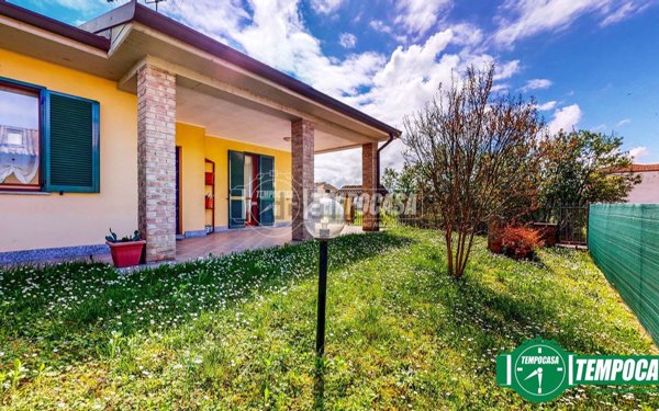 casa indipendente in vendita ad Alessandria in zona Cascinagrossa