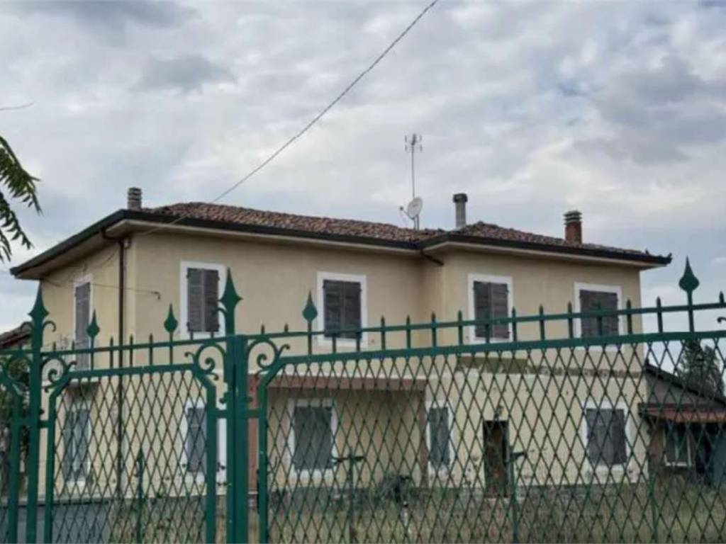 casa indipendente in vendita ad Alessandria in zona Litta Parodi