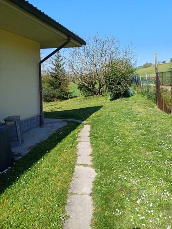 casa indipendente in vendita ad Alessandria in zona Valle San Bartolomeo