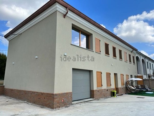 casa indipendente in vendita ad Alessandria in zona Valmadonna