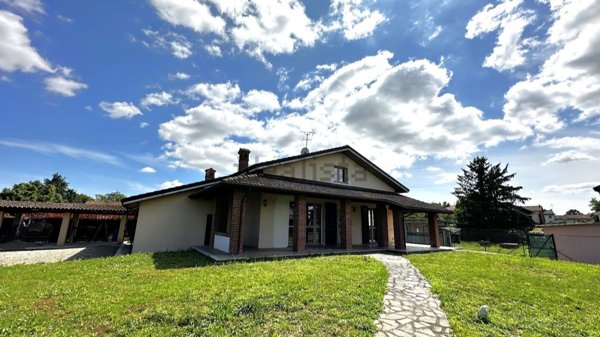 casa indipendente in vendita ad Alessandria in zona Cantalupo