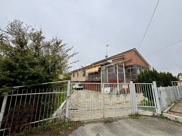 casa indipendente in vendita ad Alessandria in zona Valmadonna