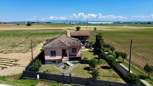casa indipendente in vendita ad Alessandria