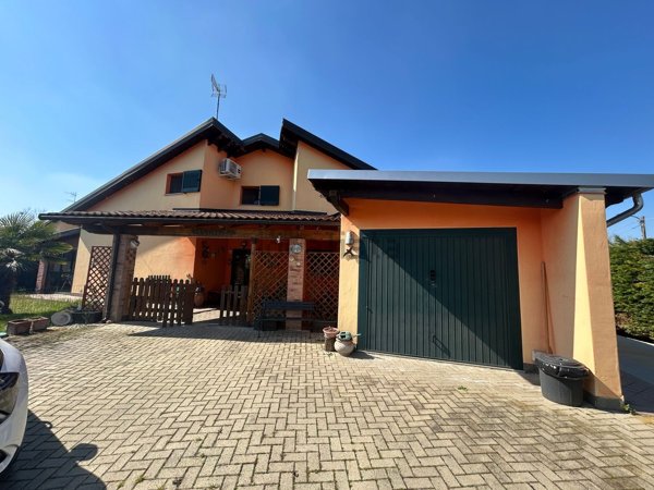 casa indipendente in vendita ad Alessandria in zona Cantalupo