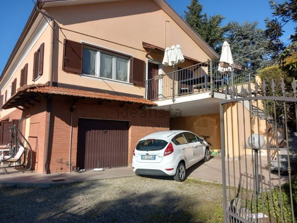 casa indipendente in vendita ad Alessandria in zona Valle San Bartolomeo