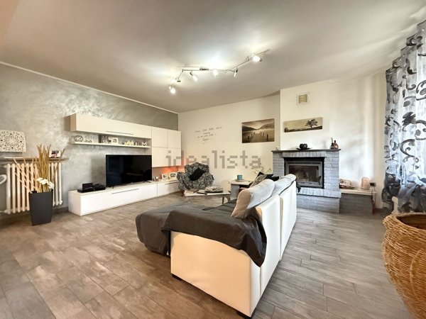 casa indipendente in vendita ad Alessandria in zona Villa del Foro