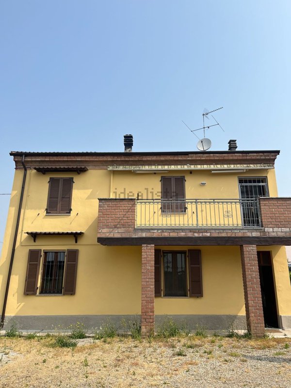 casa indipendente in vendita ad Alessandria in zona San Giuliano Vecchio