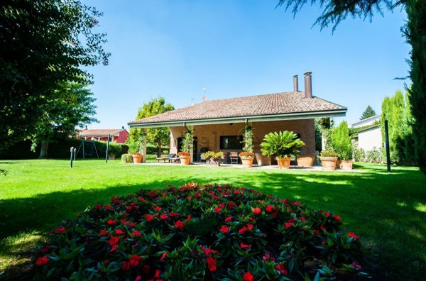 casa indipendente in vendita ad Alessandria in zona Mandrogne