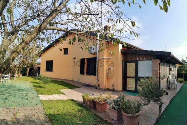 casa indipendente in vendita ad Alessandria in zona Cantalupo