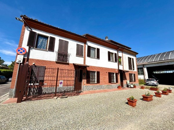 casa indipendente in vendita ad Alessandria in zona Orti
