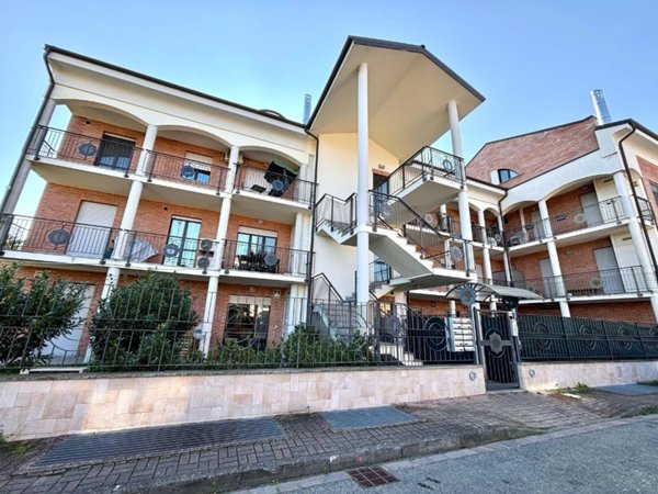 attico in vendita ad Alessandria in zona Cabanette