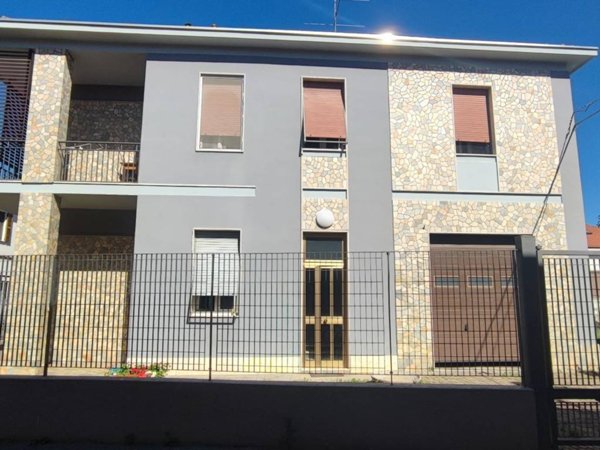 casa indipendente in vendita ad Alessandria in zona Orti