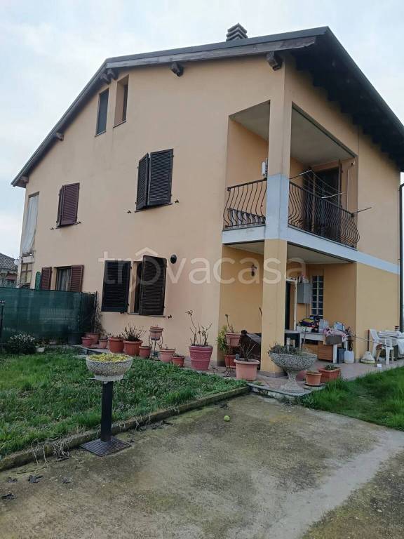 casa indipendente in vendita ad Alessandria in zona Castelceriolo