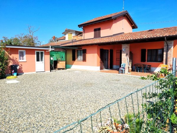 casa indipendente in vendita ad Alessandria in zona Castelceriolo