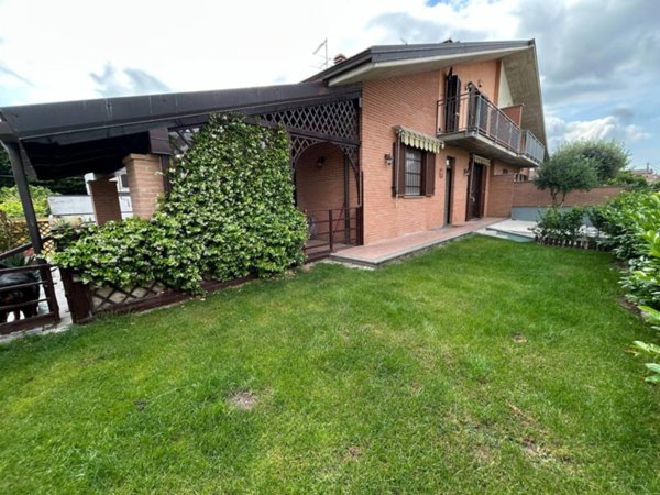 casa indipendente in vendita ad Alessandria in zona Spinetta Marengo
