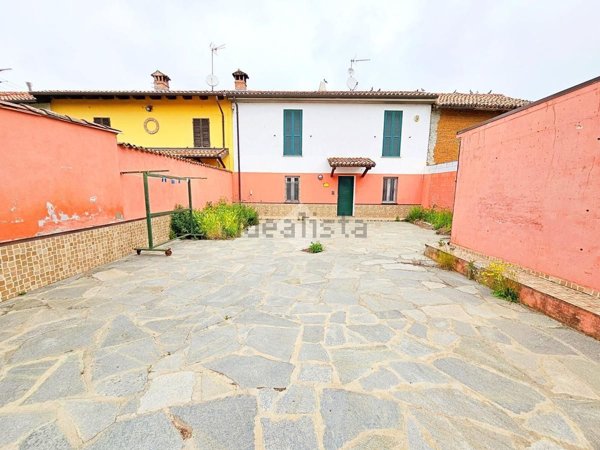 casa indipendente in vendita ad Alessandria in zona Mandrogne