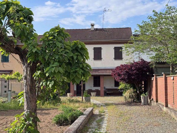 casa indipendente in vendita ad Alessandria in zona Cascinagrossa