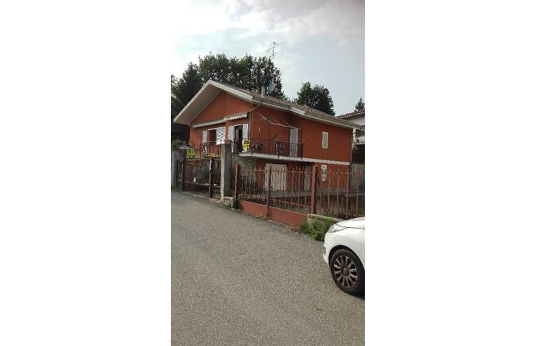 casa indipendente in vendita ad Alessandria in zona Valle San Bartolomeo