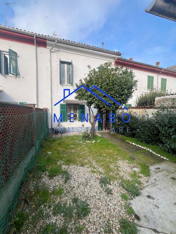 casa indipendente in vendita ad Alessandria in zona Castelceriolo