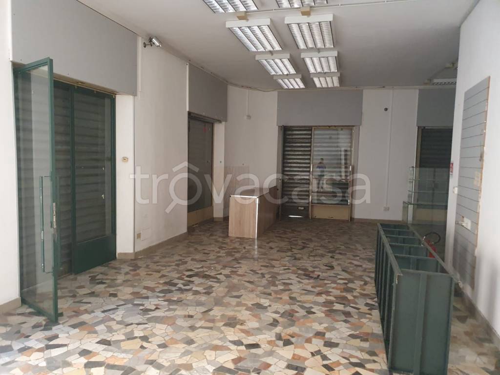 negozio in vendita ad Alessandria in zona Centro Città
