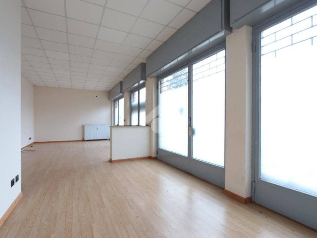 negozio in vendita ad Alessandria in zona Il Cristo
