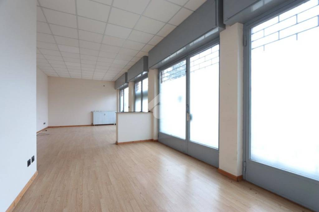 negozio in vendita ad Alessandria in zona Il Cristo