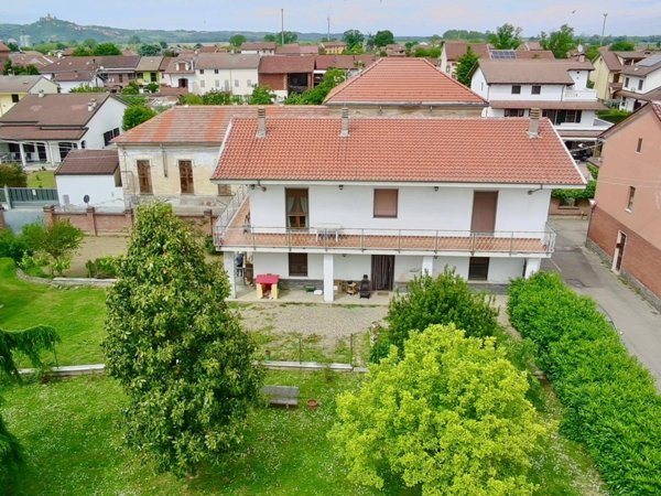 casa indipendente in vendita ad Alessandria in zona Castelceriolo