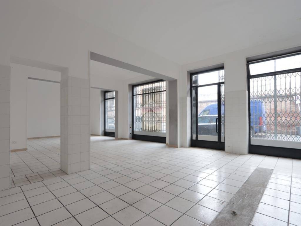 negozio in vendita ad Alessandria in zona Borgo Rovereto