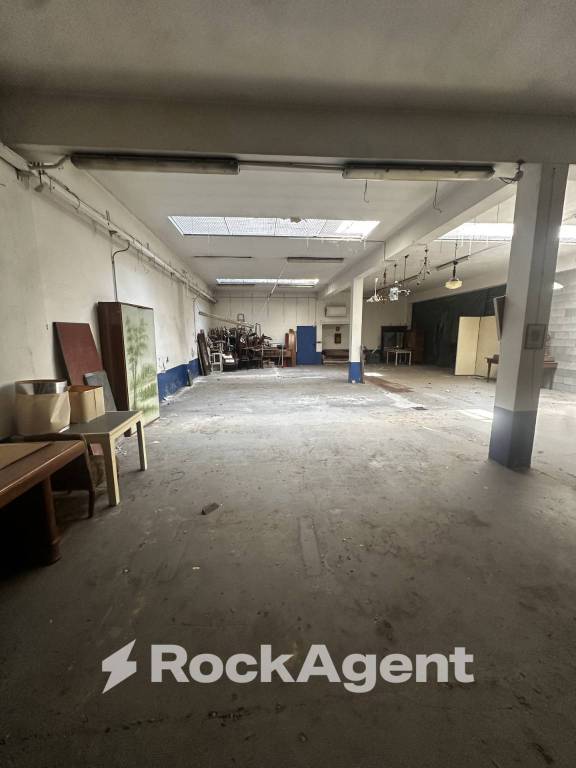 locale commerciale in vendita ad Alessandria