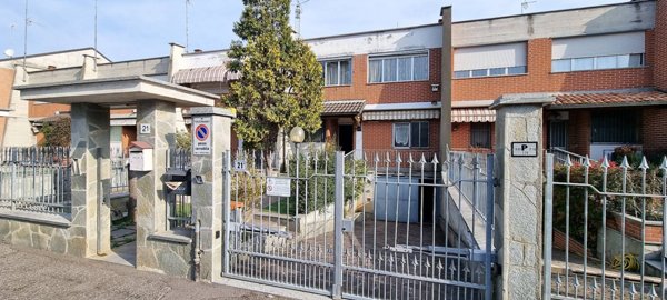 casa indipendente in vendita ad Alessandria in zona Spinetta Marengo