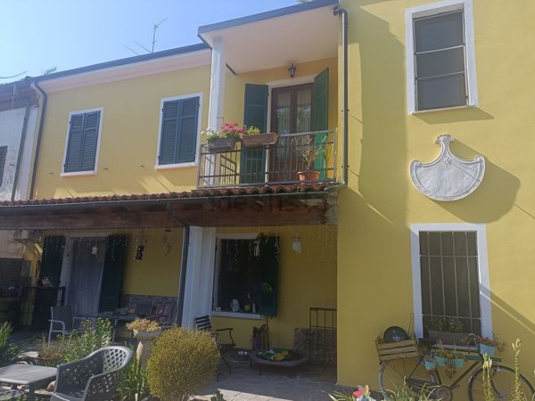 casa indipendente in vendita ad Alessandria in zona San Michele