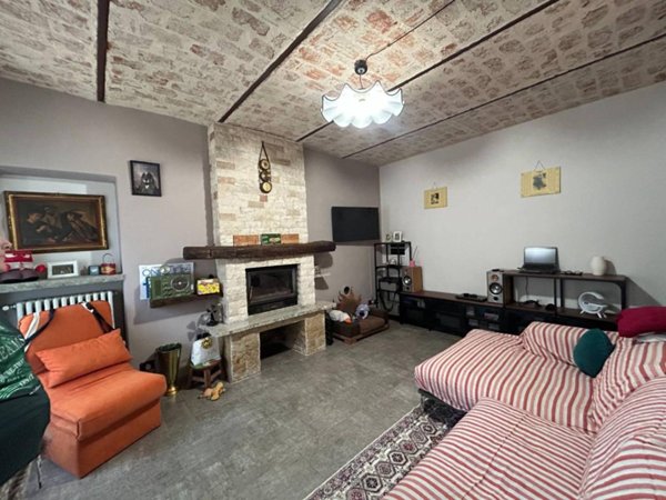casa indipendente in vendita ad Alessandria in zona Orti
