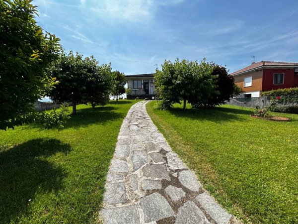casa indipendente in vendita ad Alessandria in zona Mandrogne