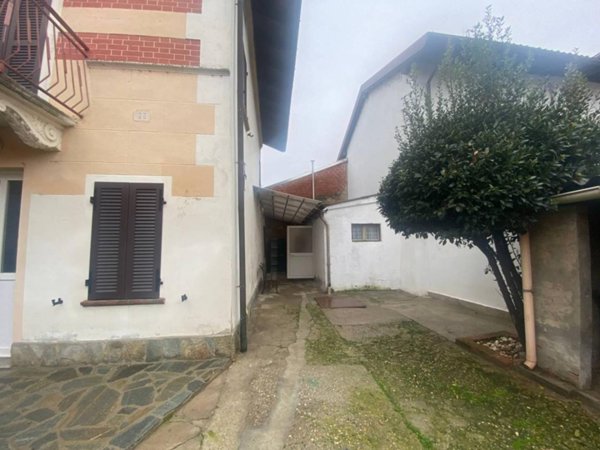 casa indipendente in vendita ad Alessandria in zona zona Pista