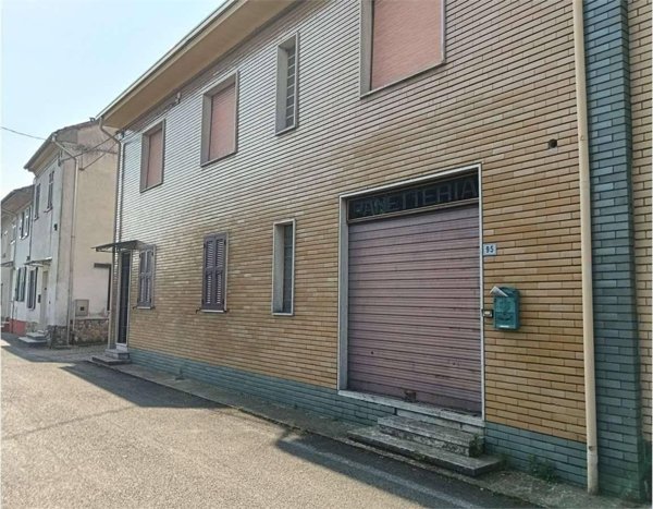 casa indipendente in vendita ad Alessandria in zona Lobbi