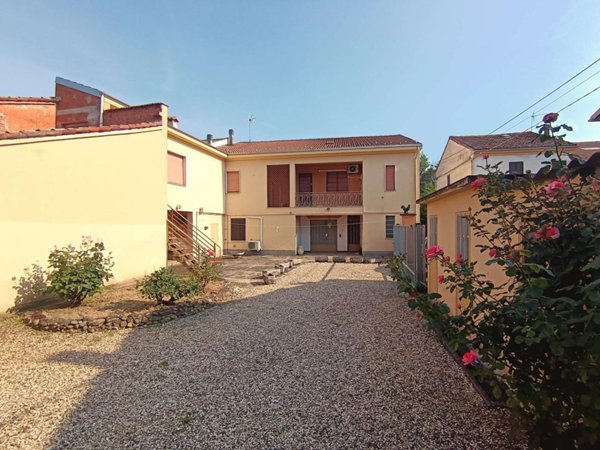 casa indipendente in vendita ad Alessandria in zona Lobbi