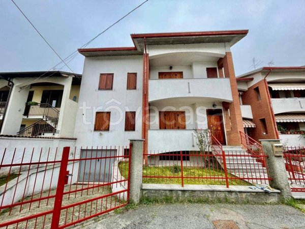 casa indipendente in vendita ad Alessandria in zona Orti