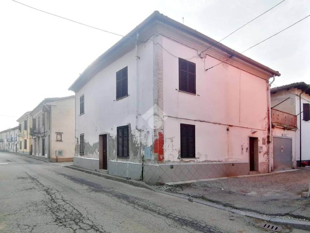 casa indipendente in vendita ad Alessandria in zona Litta Parodi