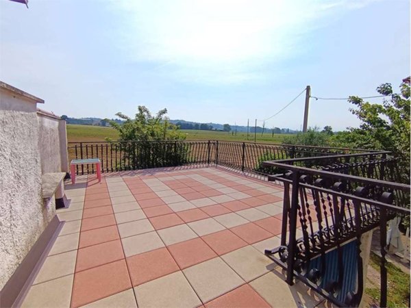 casa indipendente in vendita ad Alessandria in zona Valle San Bartolomeo